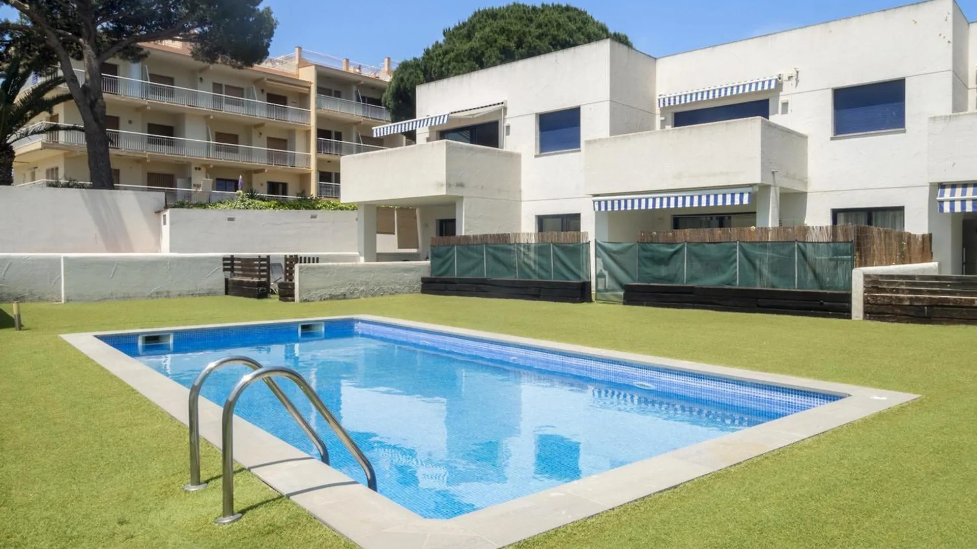 Apartamento Con Piscina Y Parking A 100M De La Playa De Riells, 3 Habitaciones - Es-325-1 Torroella De Montgri